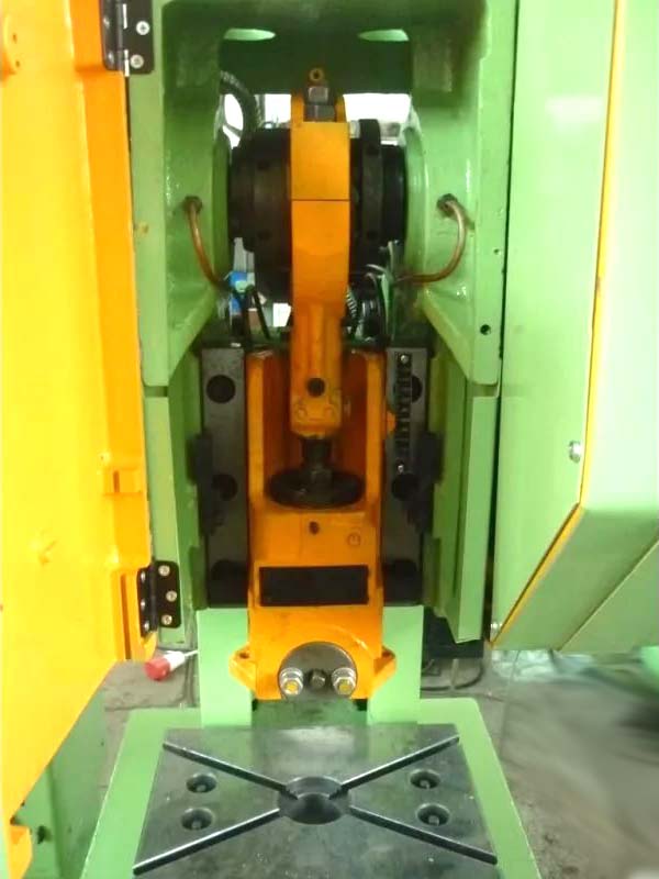 КД2114 Изображение кривошипного открытого ненаклоняемого пресса